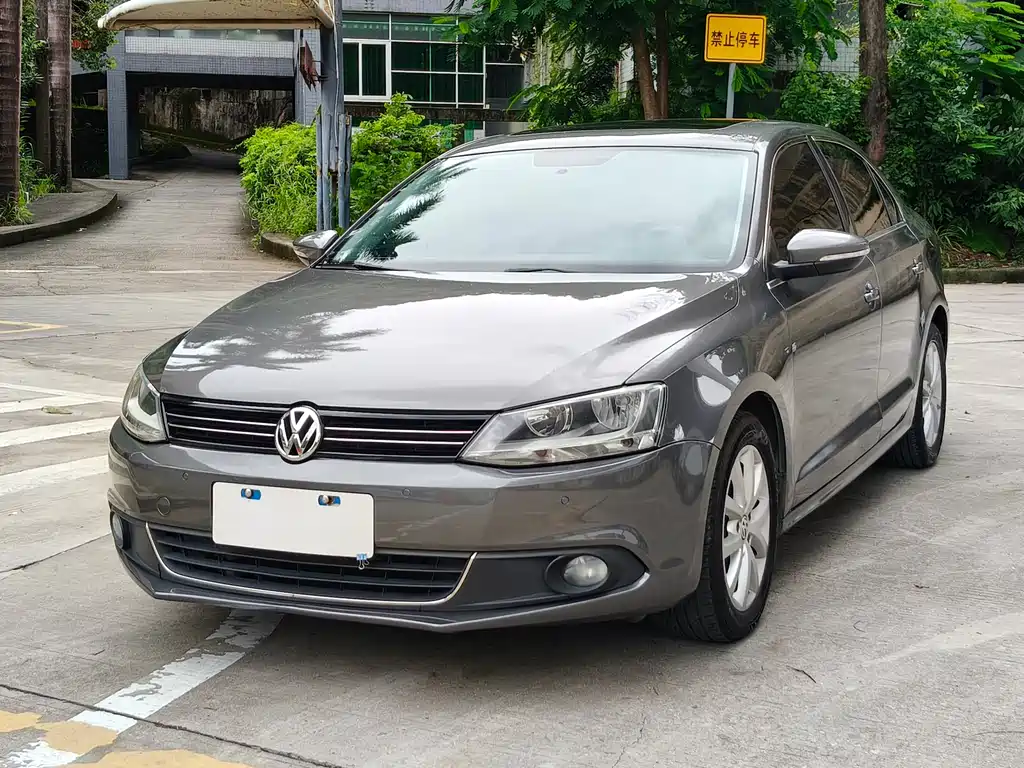 Volkswagen Sagitar 2013