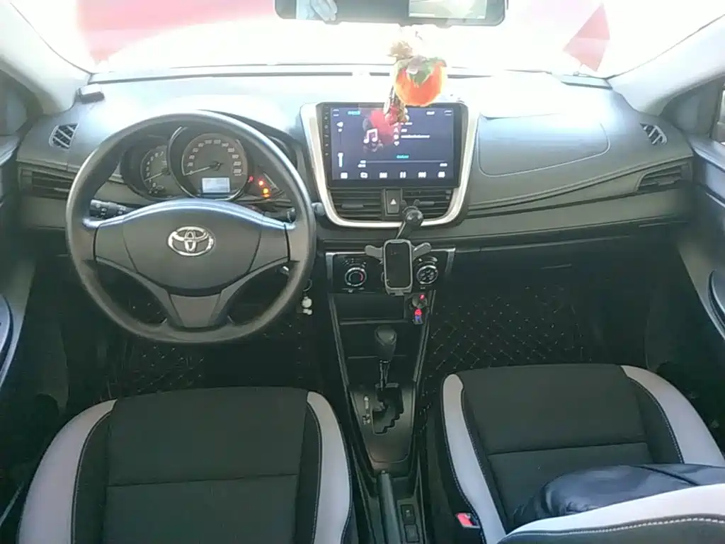 Toyota Yaris L 2021 — фото 10
