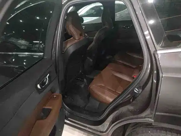 Volvo XC60 2022