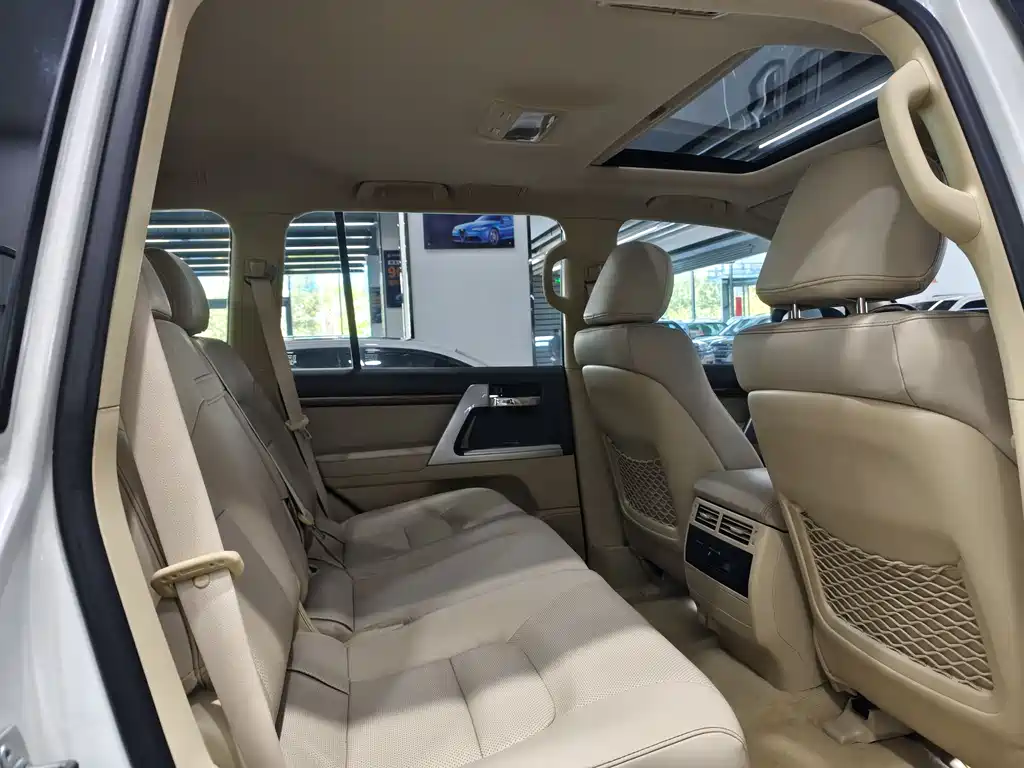Toyota Land Cruiser 2017 — фото 15