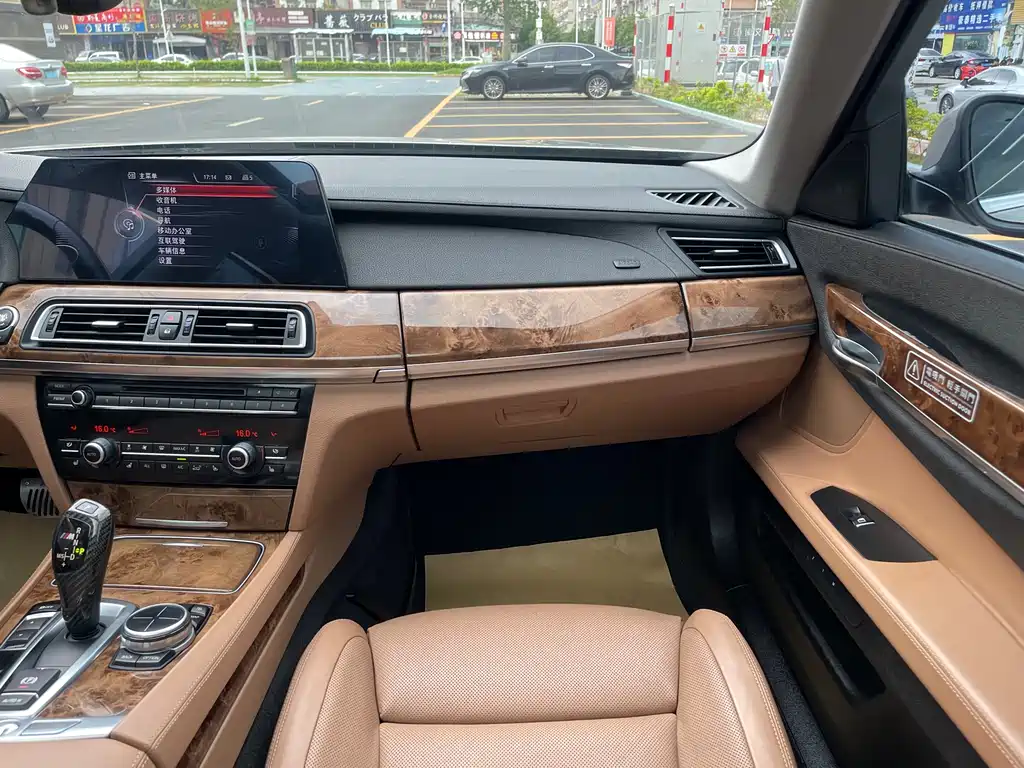 BMW 7 Series 2014 — фото 14