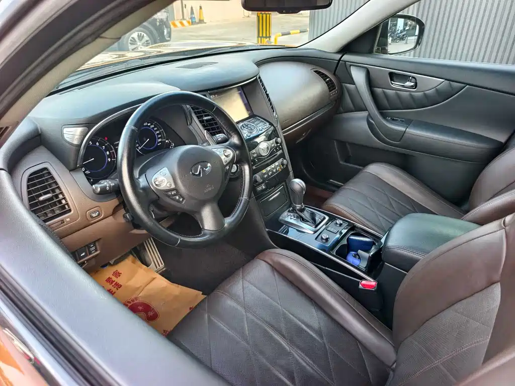 Infiniti QX70 2014 — фото 14