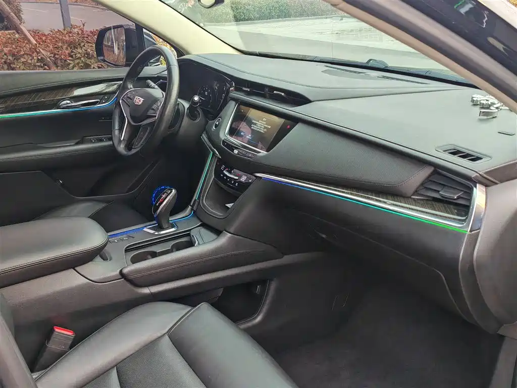 Cadillac XT5 2018 — фото 16