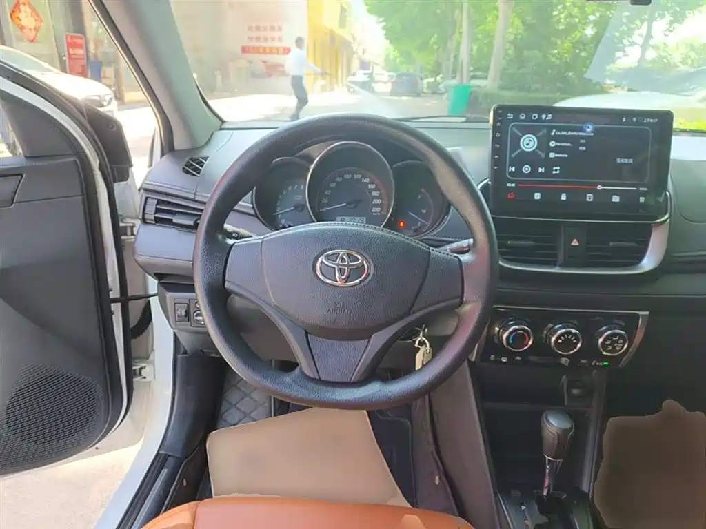 Toyota Yaris L 2021 — фото 11