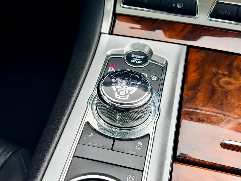 Jaguar XF 2014 — фото 12