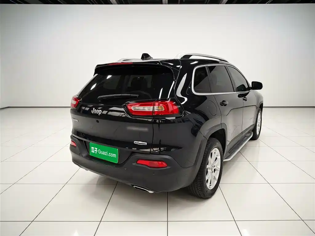 Jeep Cherokee 2017 — фото 7