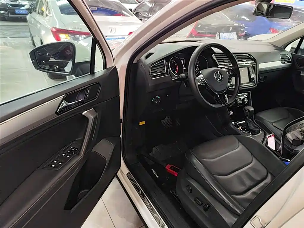 Volkswagen Tiguan L 2018 — фото 16