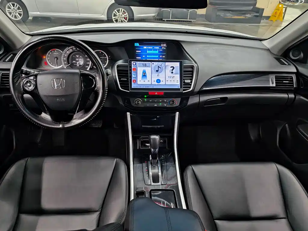 Honda Accord 2018 — фото 7