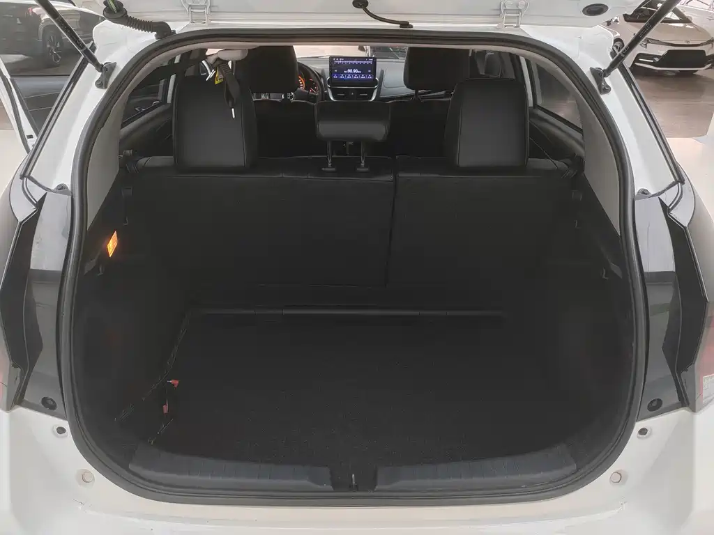 Toyota Yaris L 2022 — фото 19