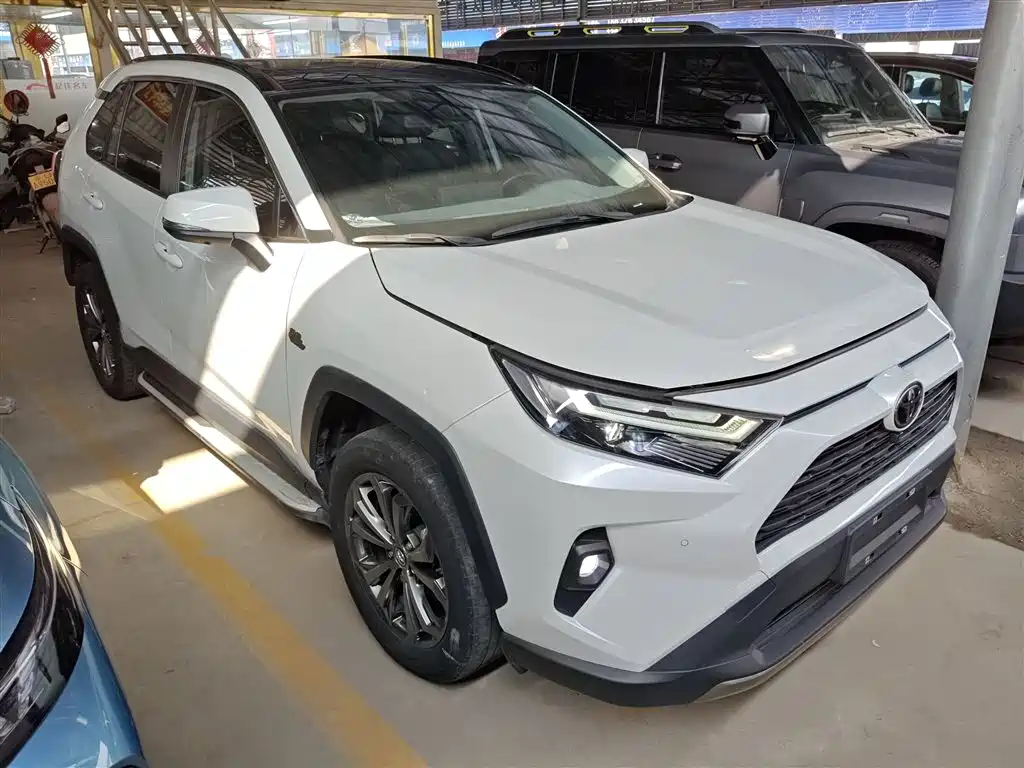 Toyota RAV4 2023 — фото 4