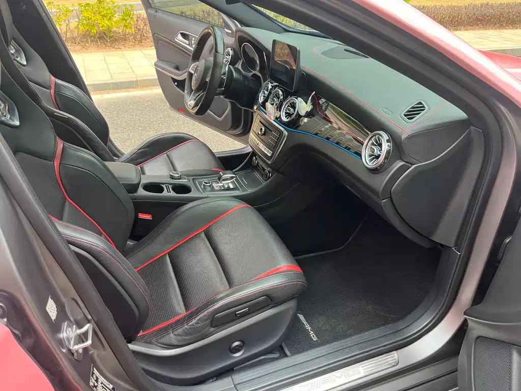 Mercedes-Benz GLA AMG 2018 — фото 11