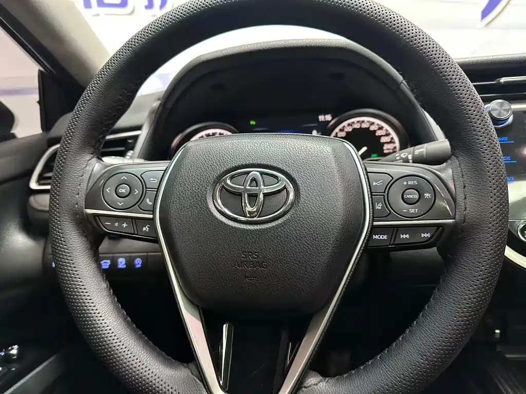 Toyota Camry 2020 — фото 9