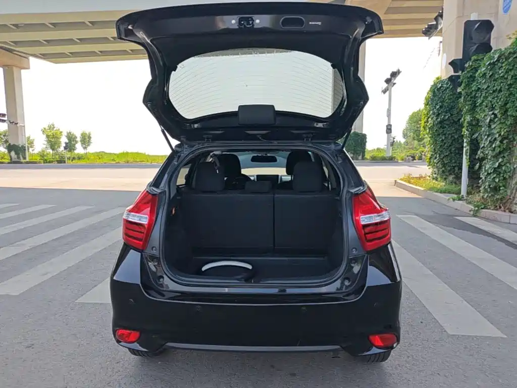 Toyota Yaris L 2018 — фото 19