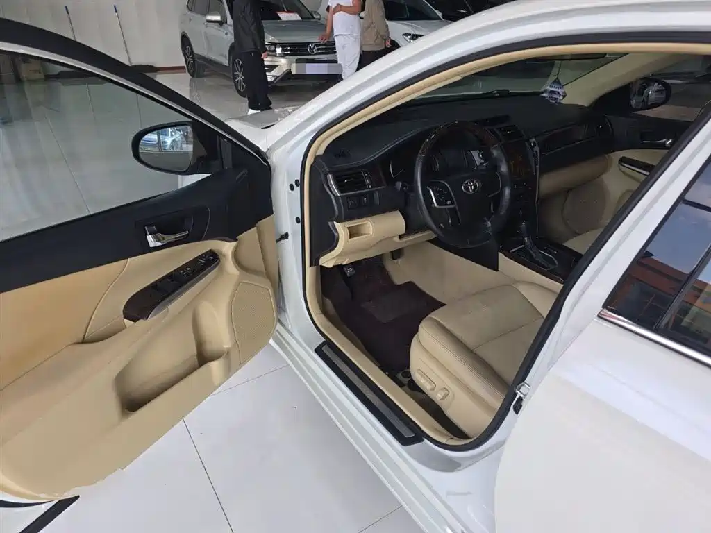 Toyota Camry 2017 — фото 16