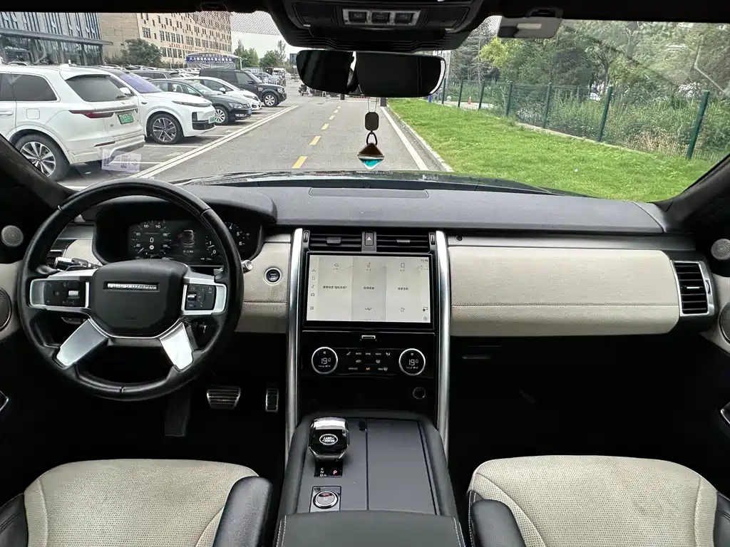 Land Rover Discovery 2022 — фото 20