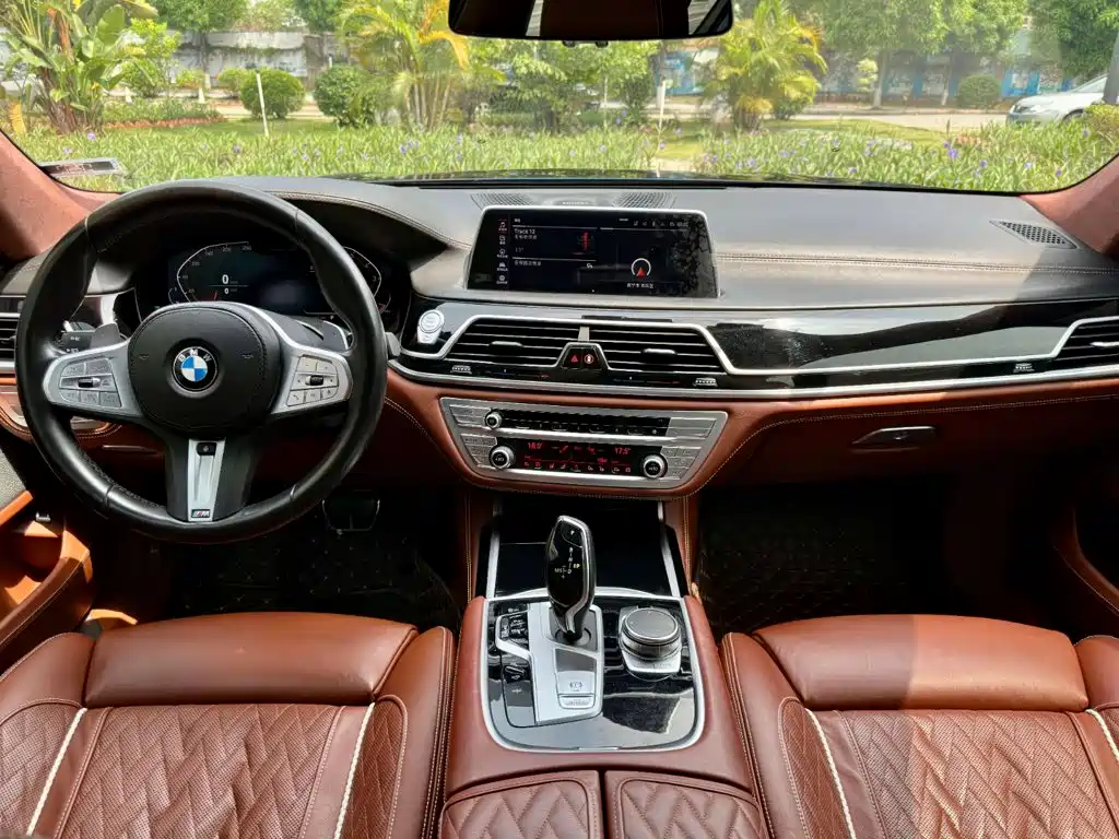 BMW 7 Series 2020 — фото 19