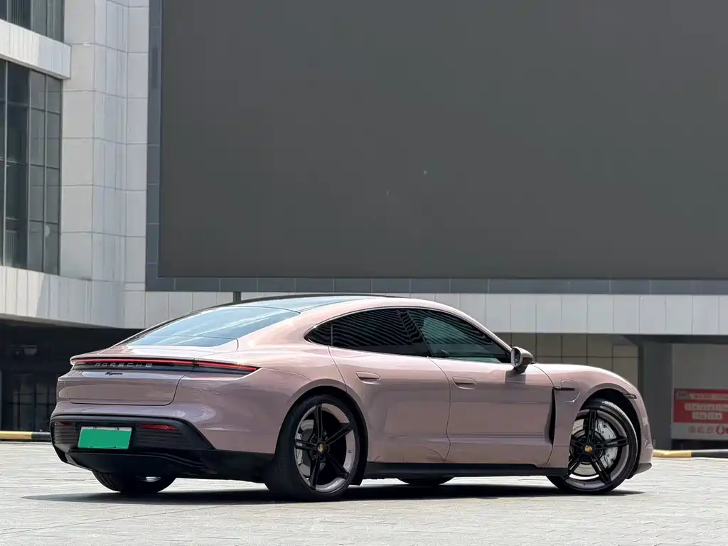 Porsche Taycan 2022