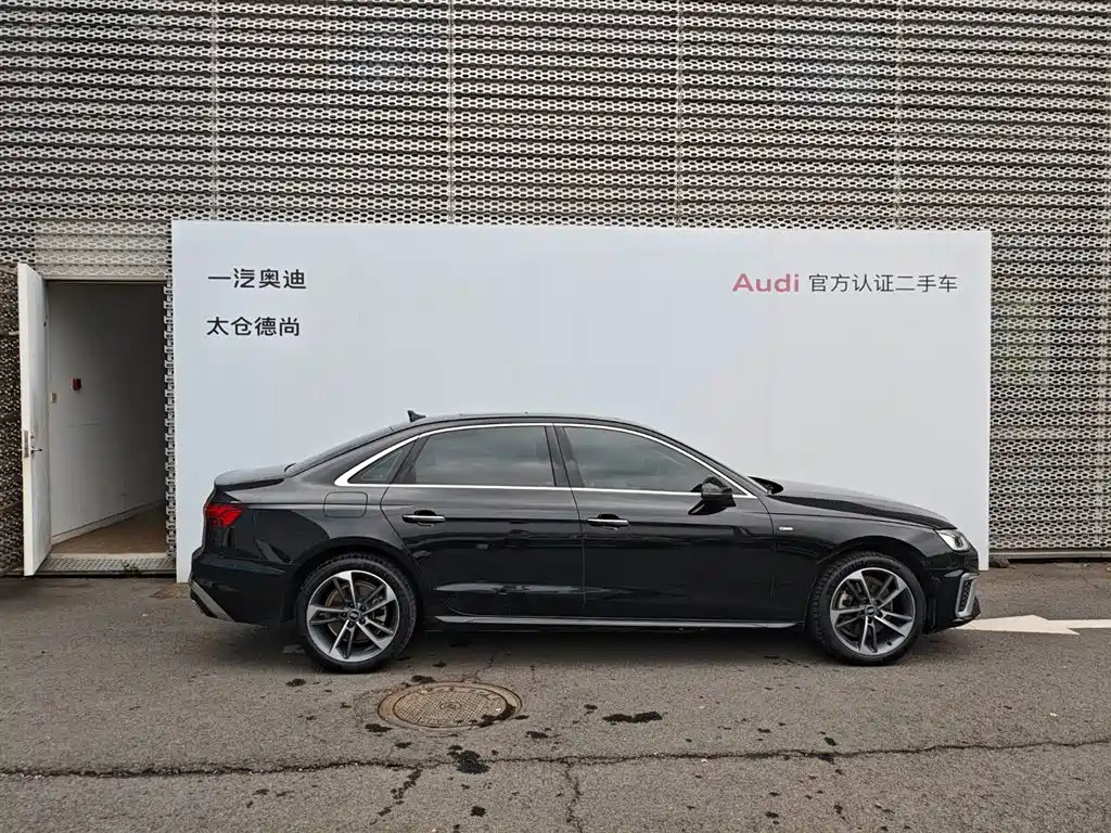 Audi A4L 2022 — фото 4