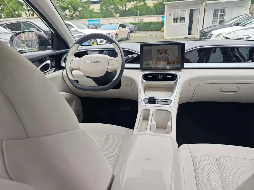 Geely Galaxy Starwish 2025 — фото 11