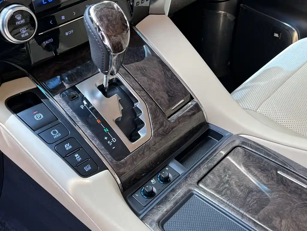 Toyota Vellfire 2021 — фото 25