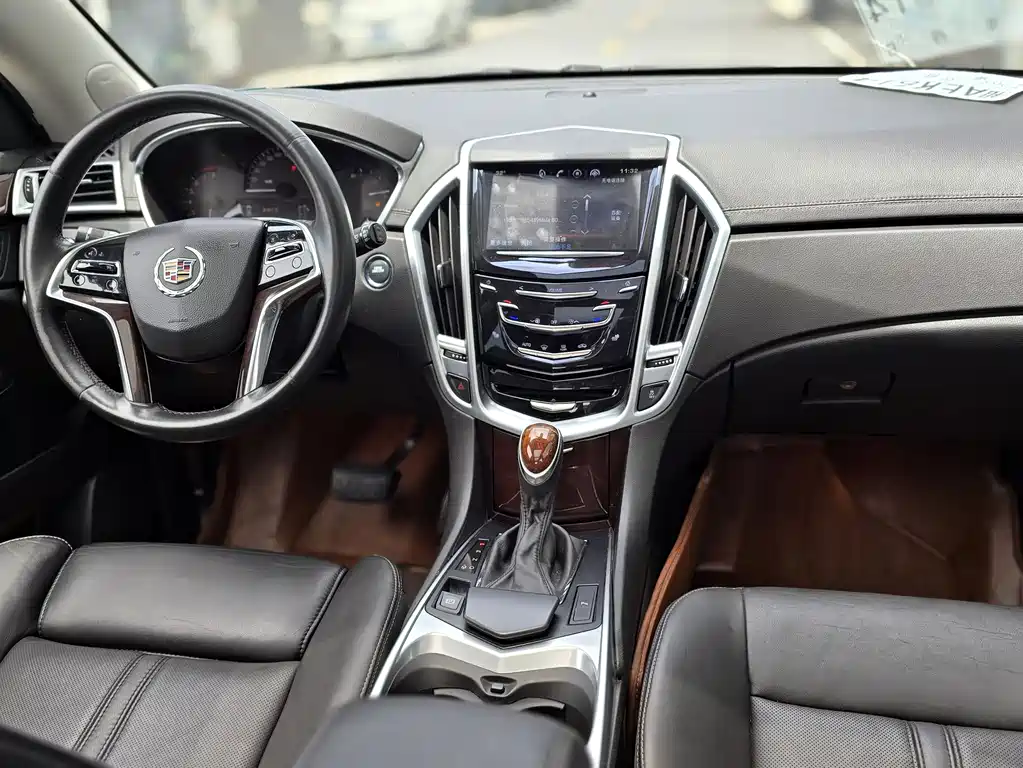 Cadillac SRX 2016 — фото 10