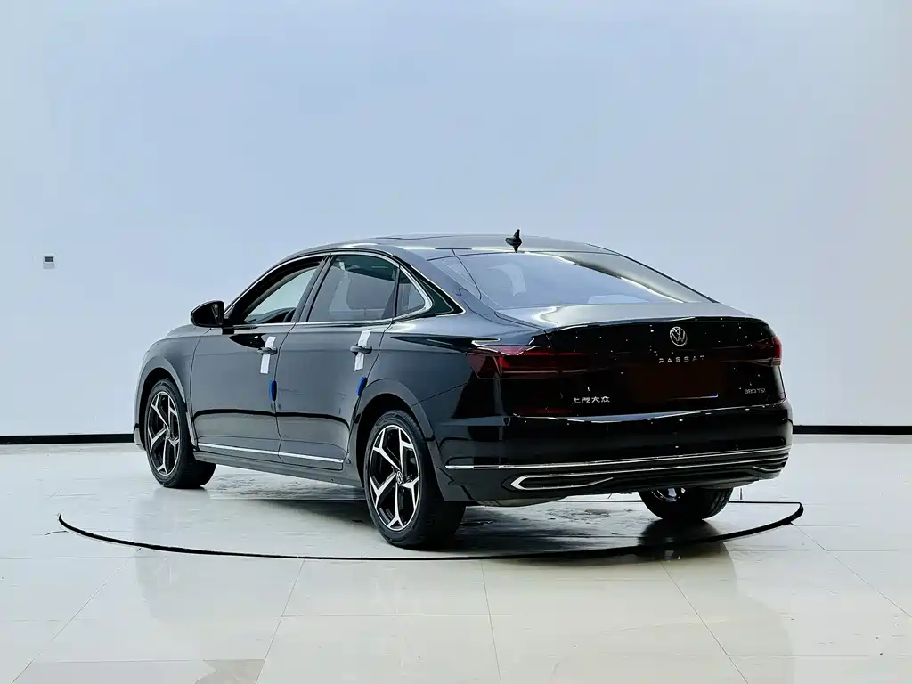 Volkswagen Passat 2025 — фото 17