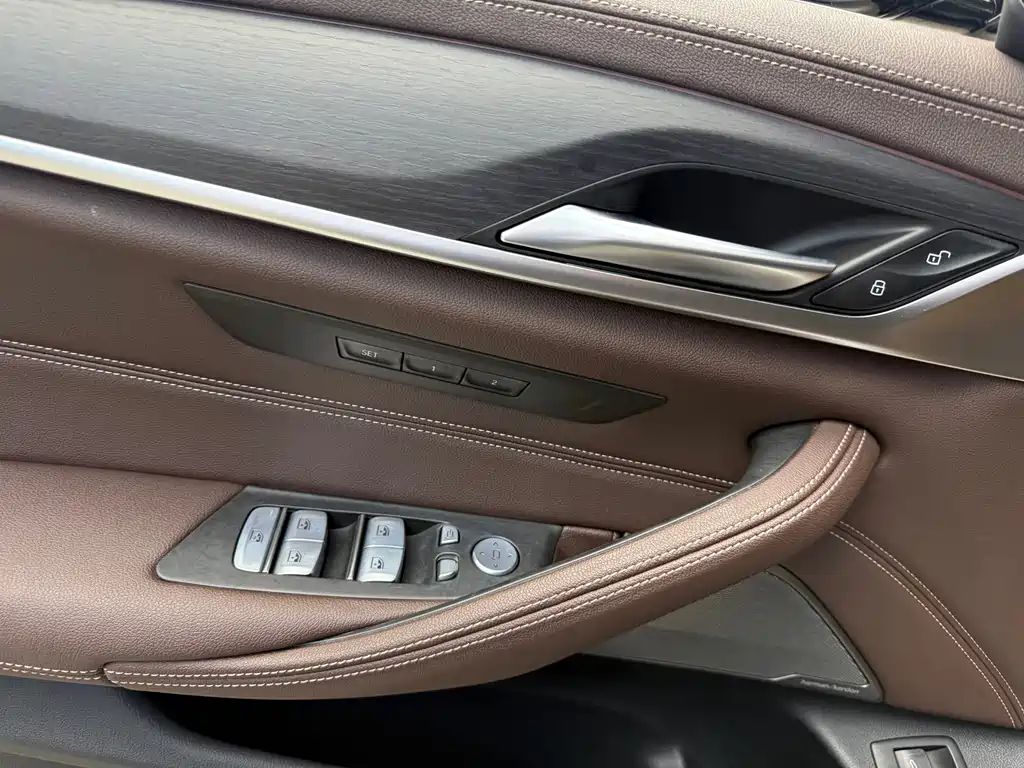 BMW 5 Series 2022 — фото 18