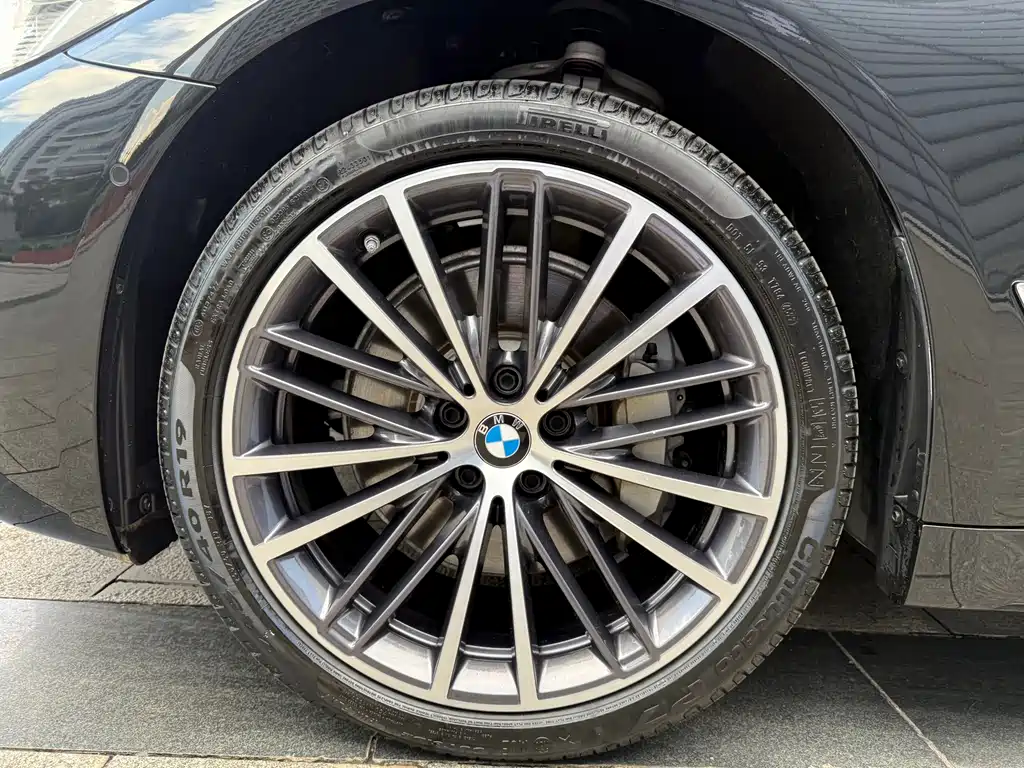 BMW 5 Series 2022 — фото 14
