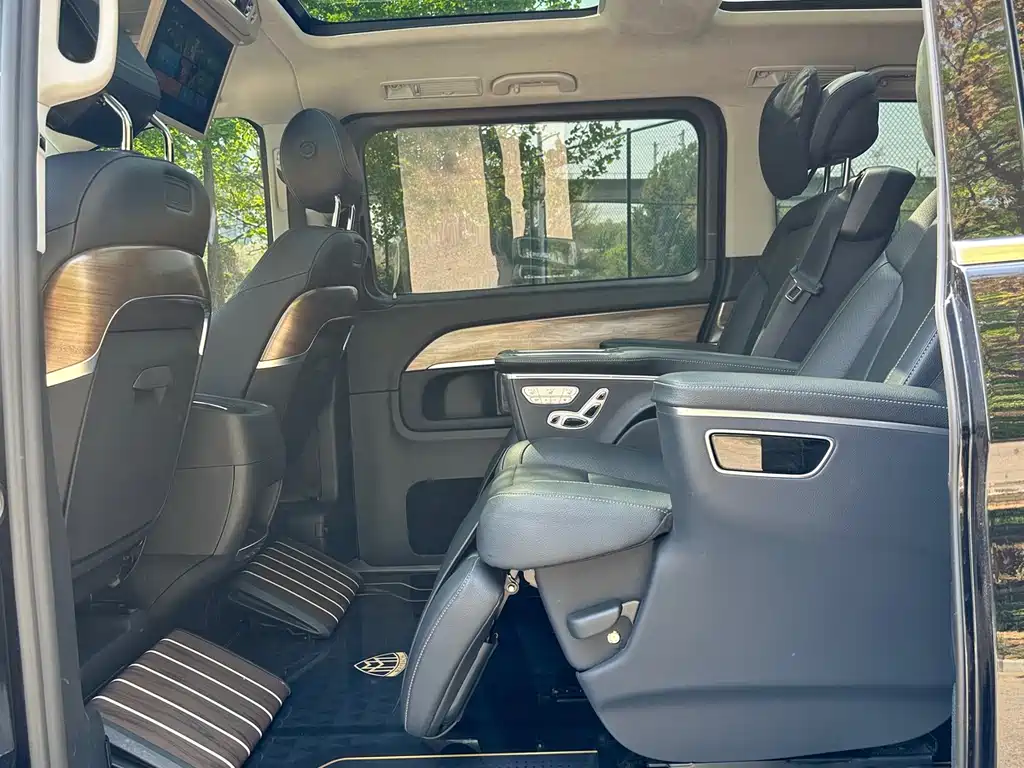 Mercedes-Benz V-Class 2022 — фото 26