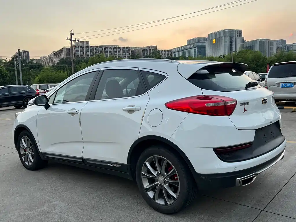 Geely Emgrand GS 2017 — фото 12