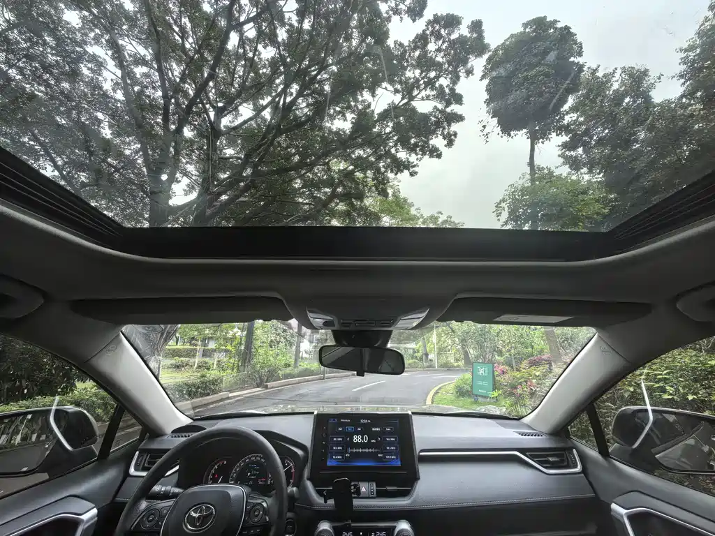 Toyota RAV4 2020 — фото 12