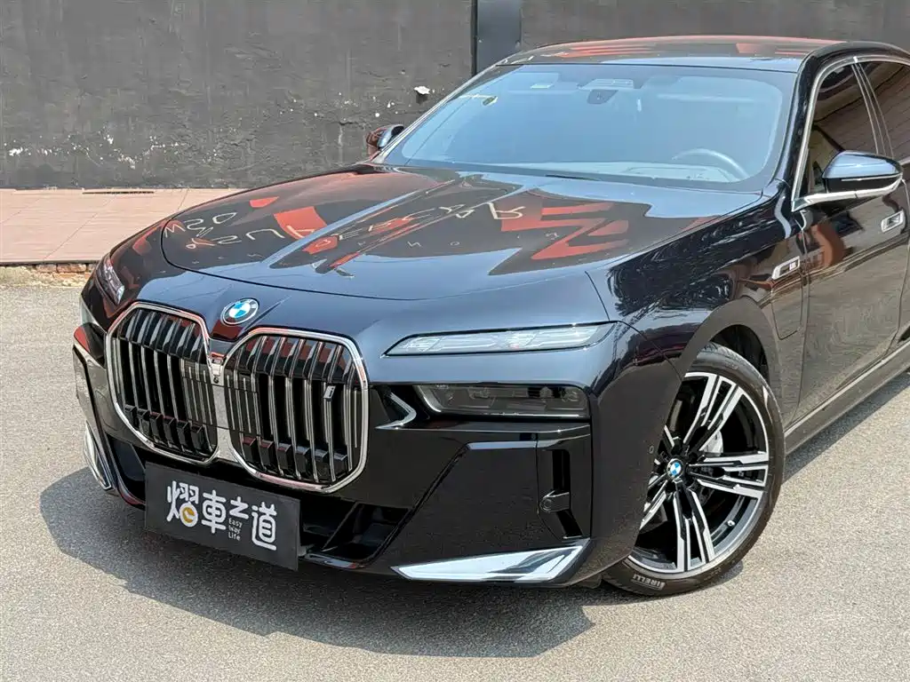 BMW i7 2025 — фото 17