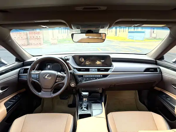 Lexus ES 2019