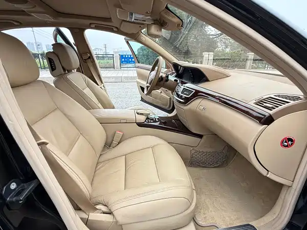 Mercedes-Benz S-Class 2010