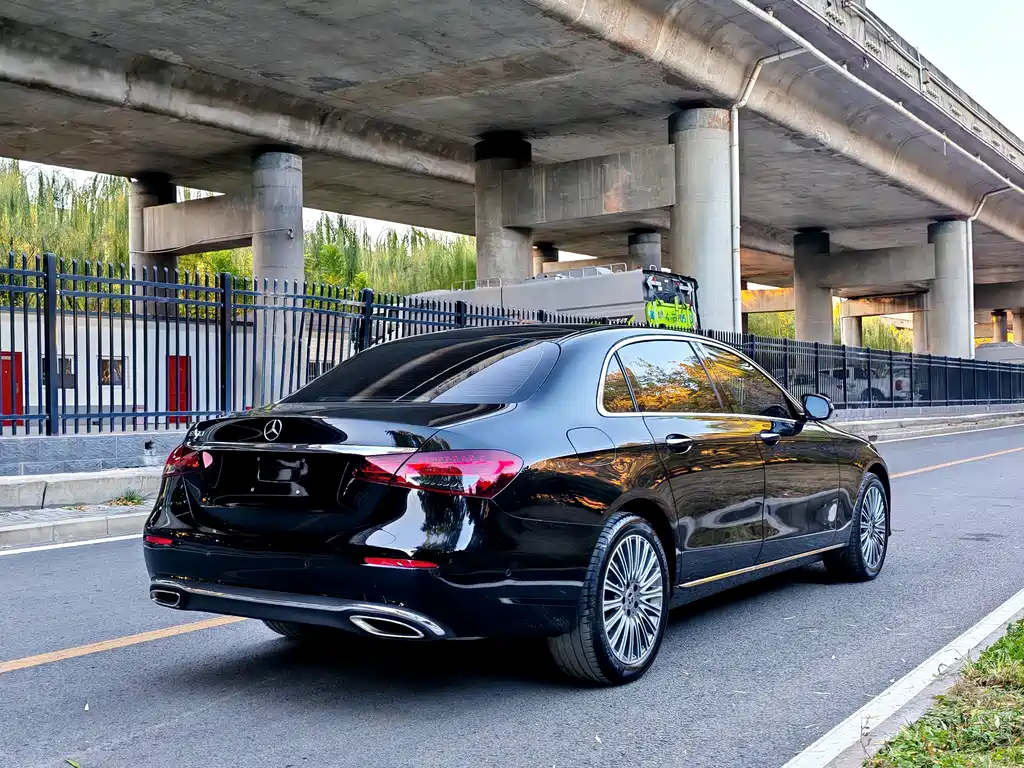 Mercedes-Benz E-Class 2021 — фото 18