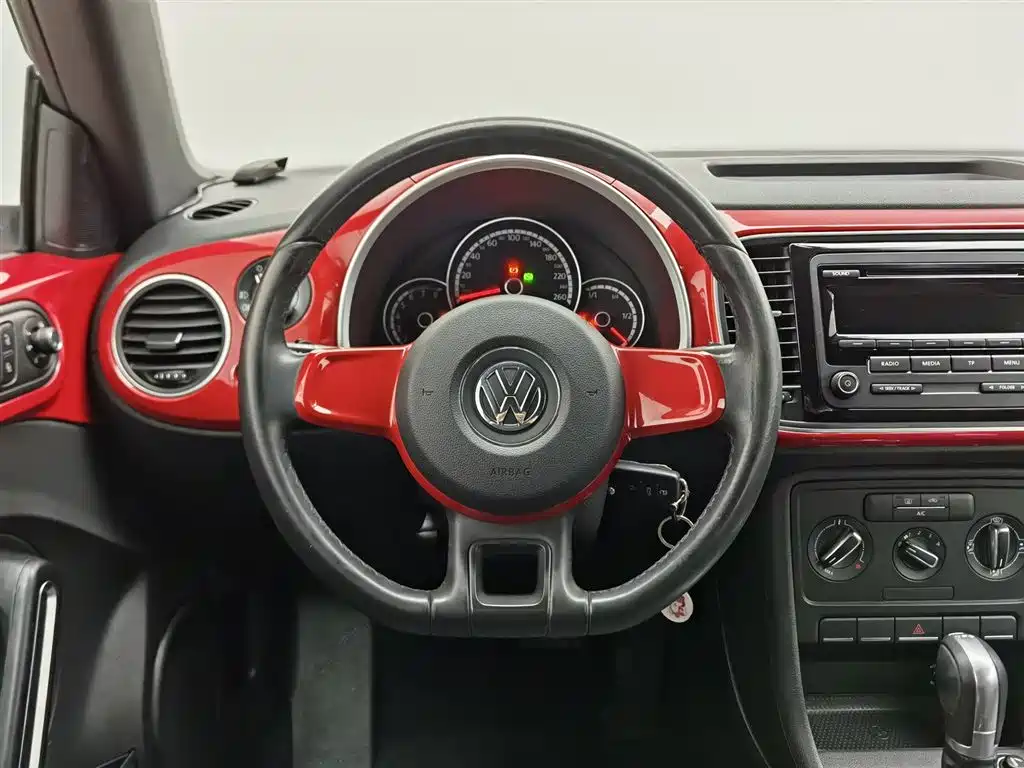 Volkswagen Beetle 2015 — фото 11
