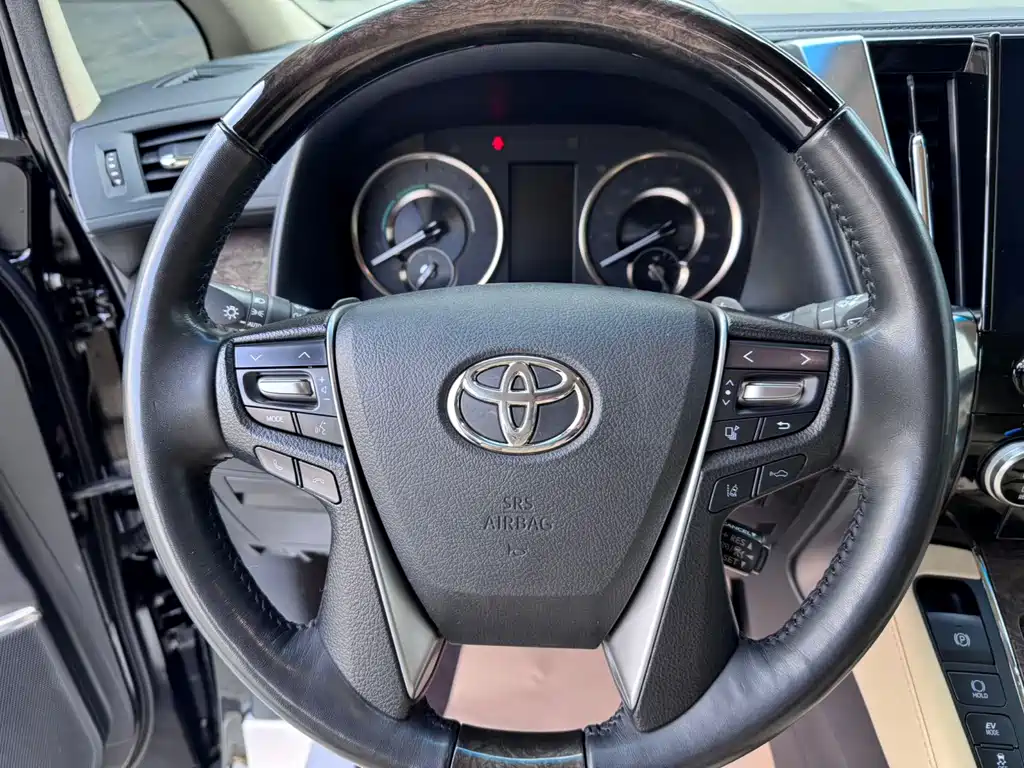 Toyota Alphard 2023 — фото 11