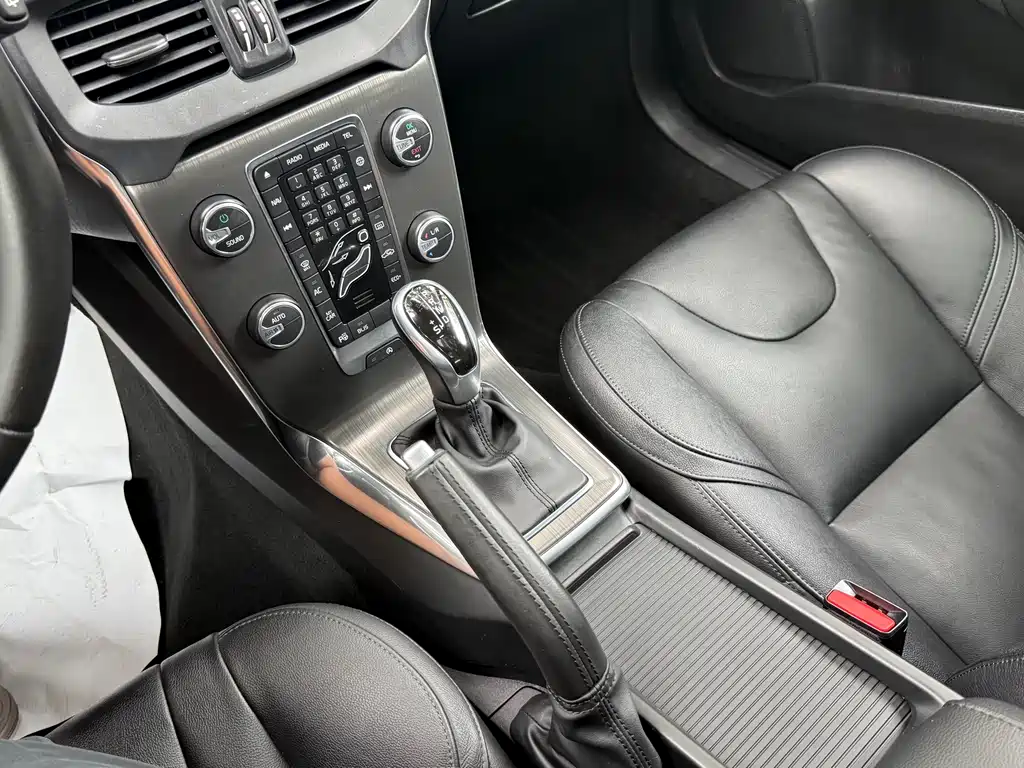Volvo V40 2015 — фото 22