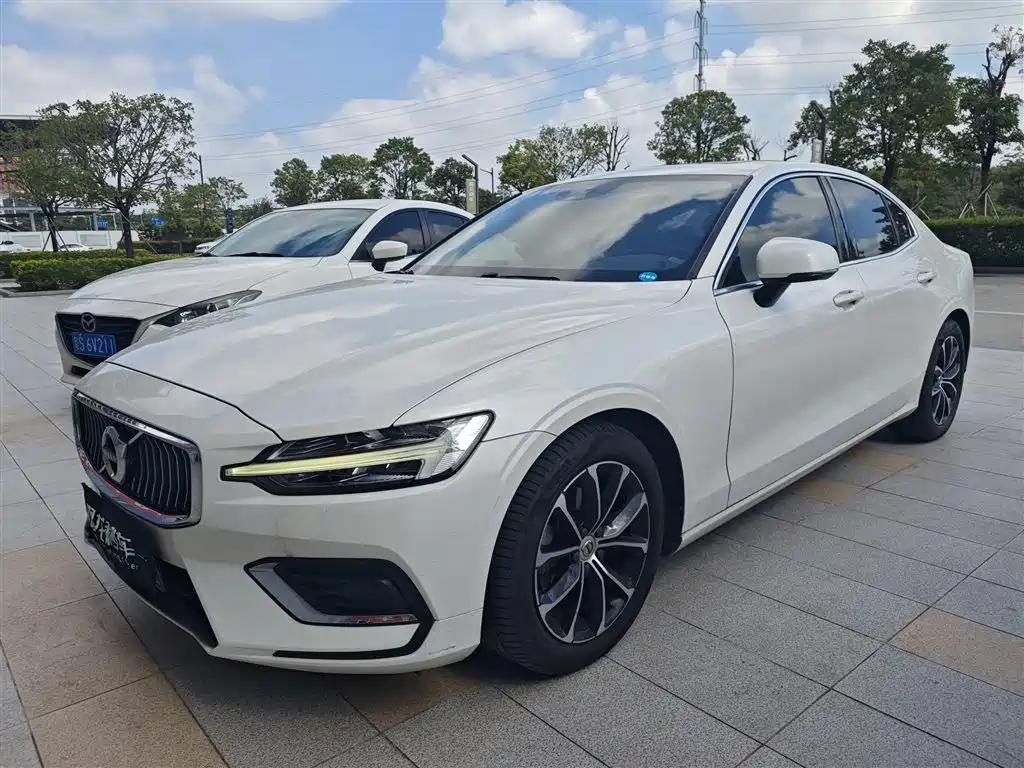 Volvo S60 2020 — фото 1