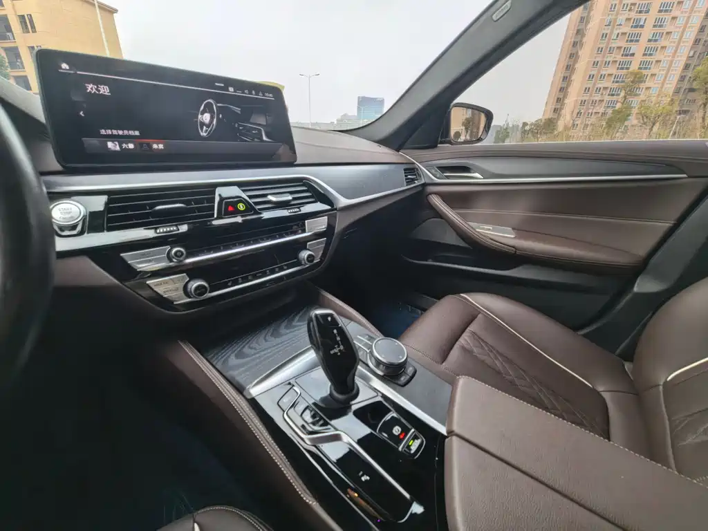 BMW 5 Series 2023 — фото 13