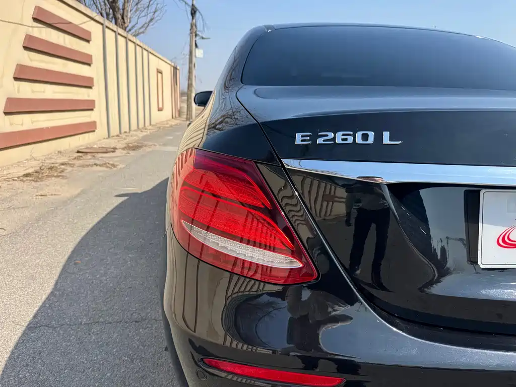 Mercedes-Benz E-Class 2018 — фото 25