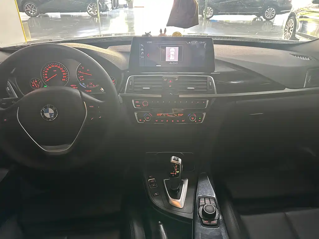 BMW 3 Series GT 2018 — фото 18