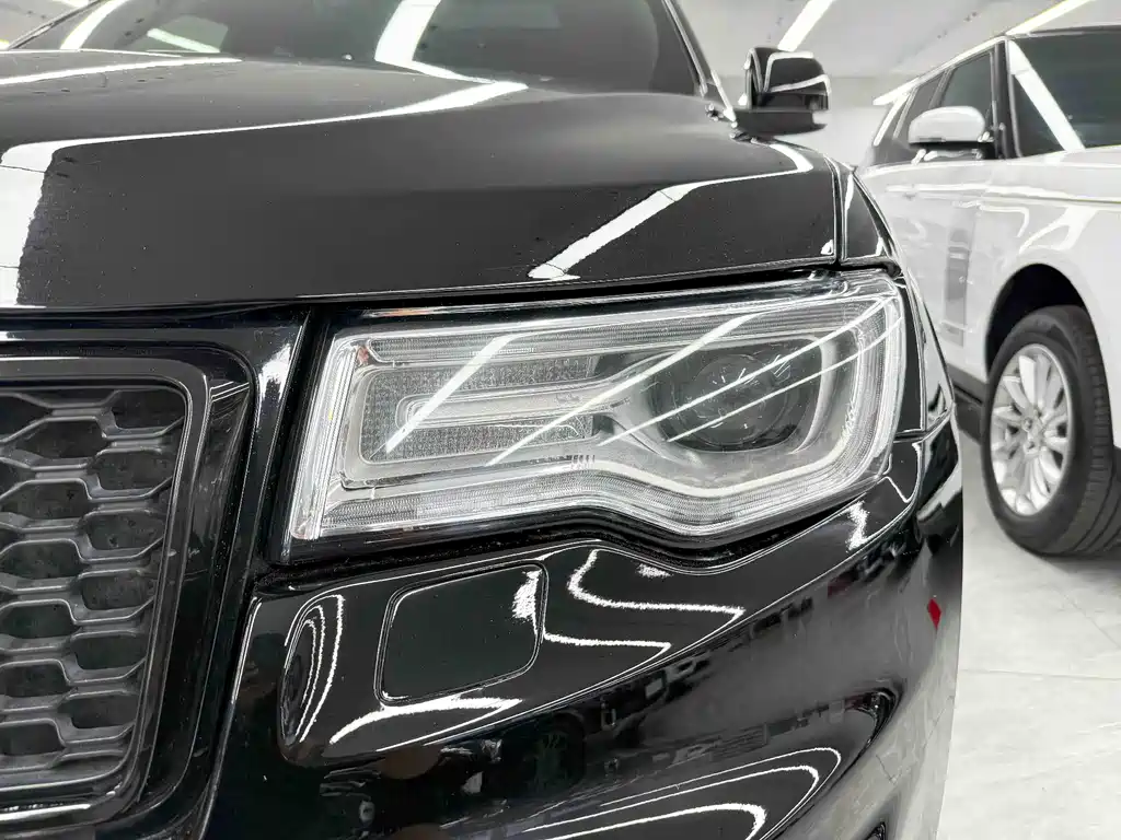 Jeep Grand Cherokee 2018 — фото 24