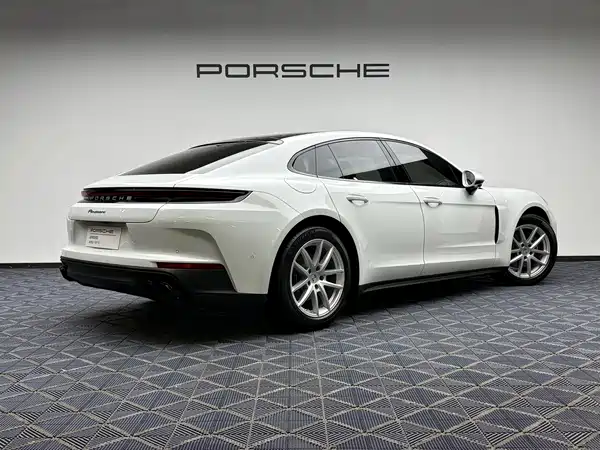 Porsche Panamera 2025