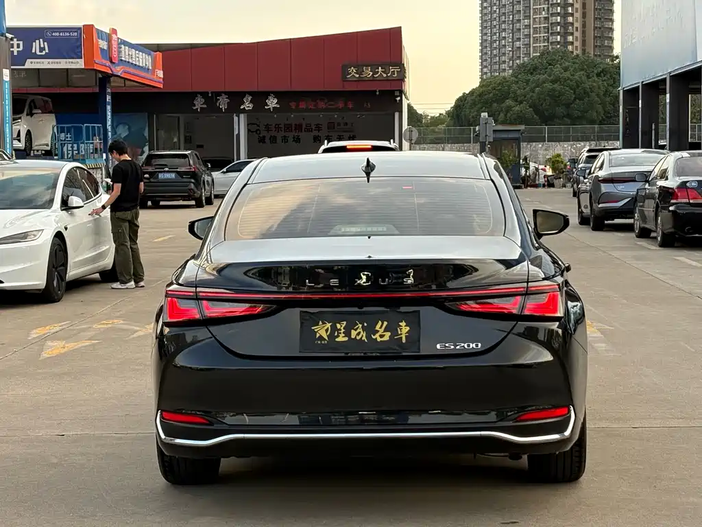 Lexus ES 2025 — фото 18