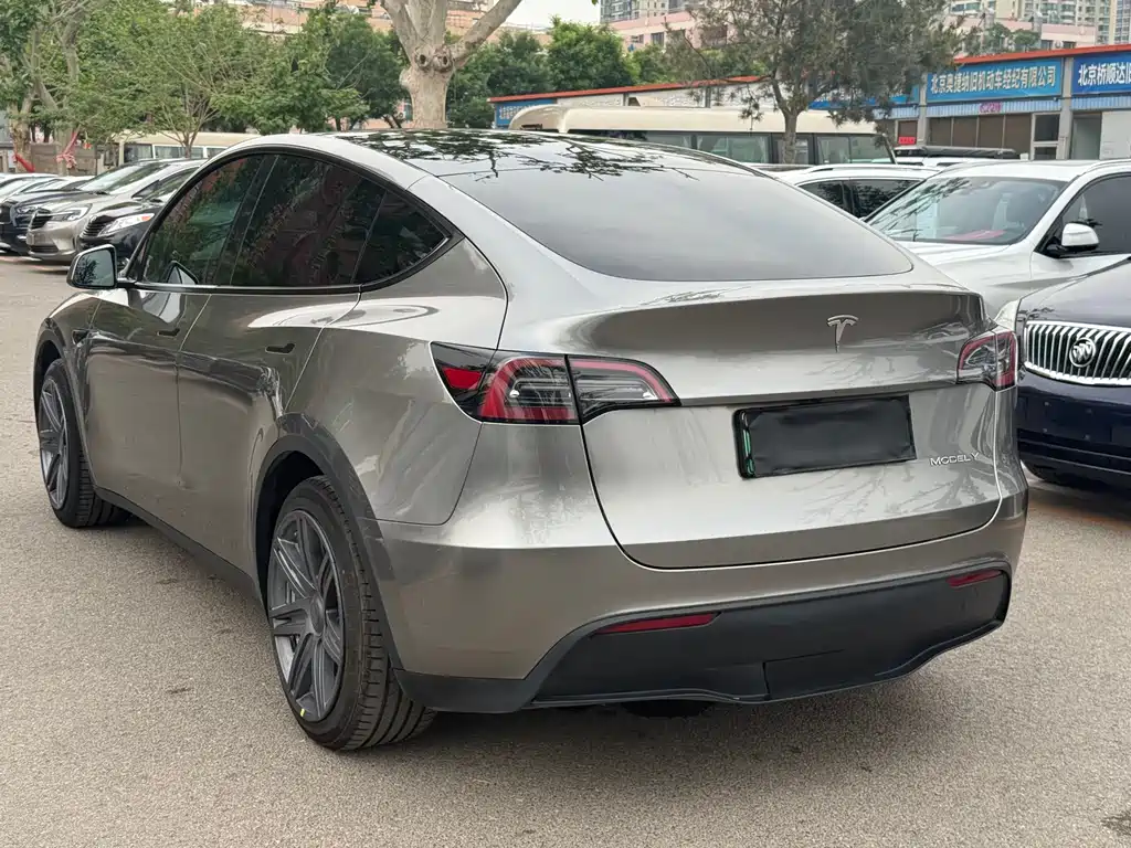 Tesla Model Y 2023 — фото 13