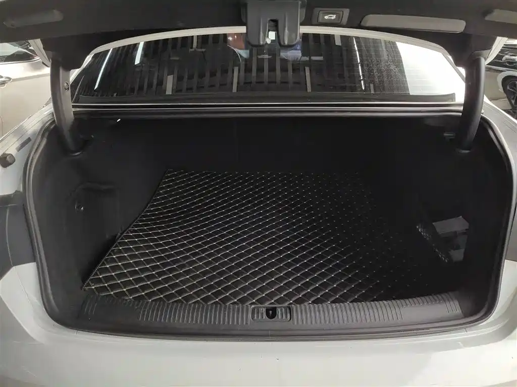 Audi A4L 2021 — фото 19