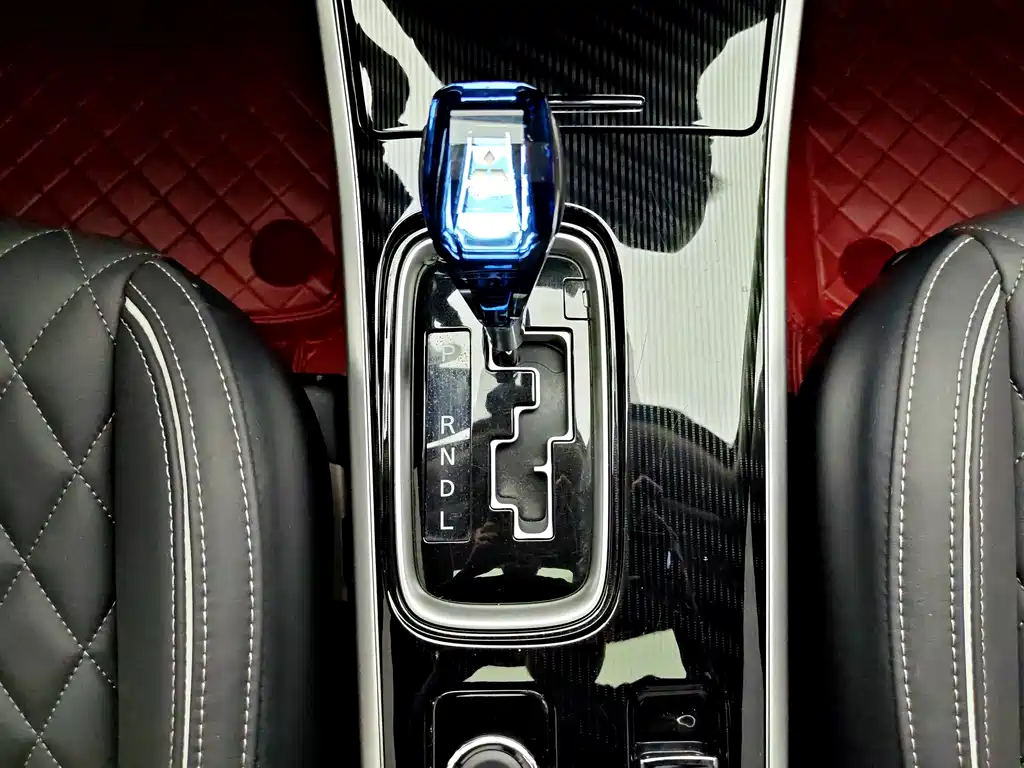 Mitsubishi Outlander 2023 — фото 12