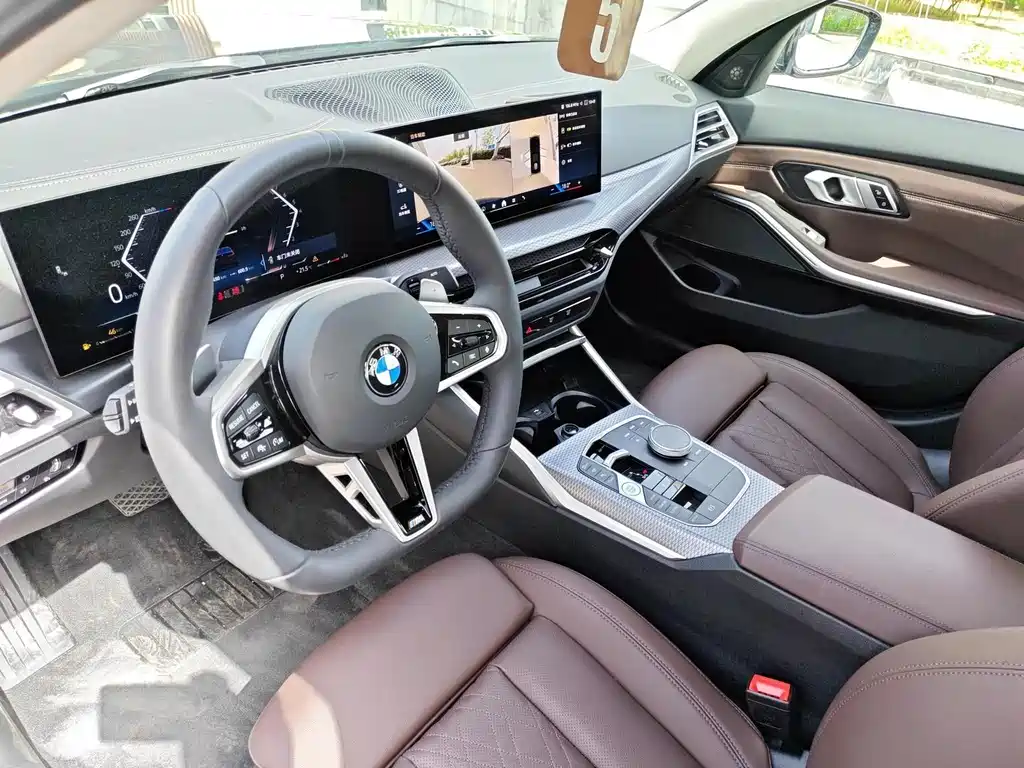BMW 3 Series 2025 — фото 14