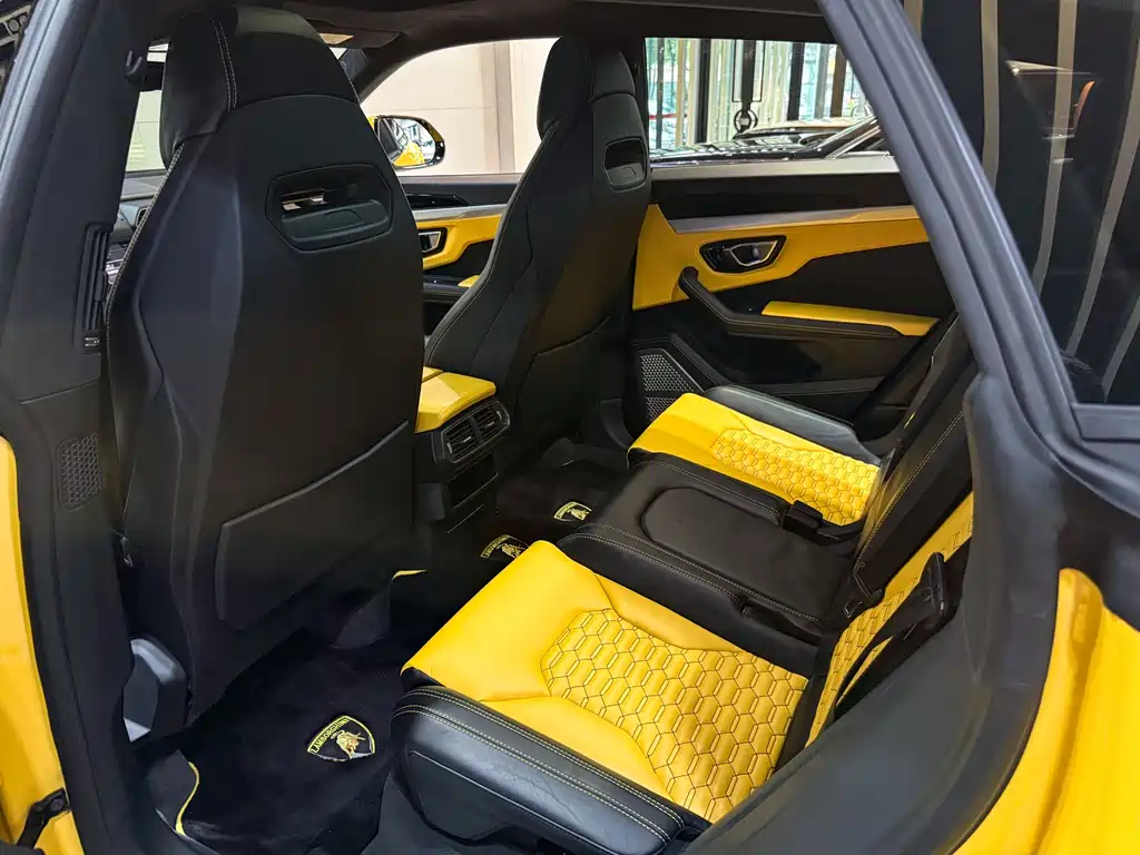 Lamborghini Urus 2019 — фото 21